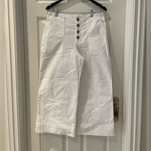 Woman’s wide leg white pants